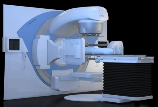 Proton beam radiotherapy accelerator device