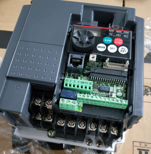 Servo motor frequency converter